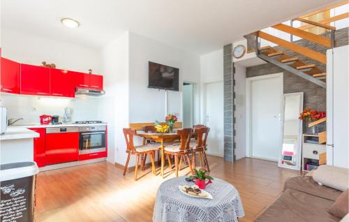 Krvavica House | Awesome Home In Makarska