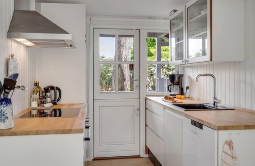 Ajstrup House | Awesome home in Malling with WiFi