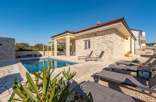 Kolan House | Awesome home in Mandre