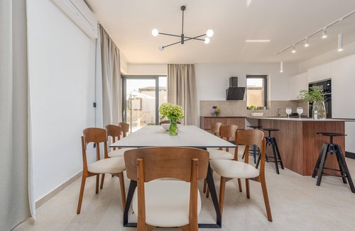 Mandre House | Awesome home in Mandre