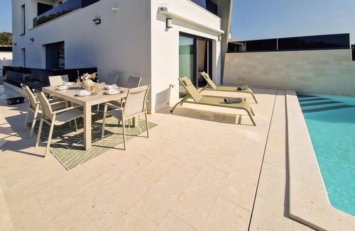 Mandre House | Awesome home in Mandre