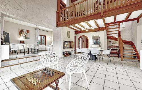 Meyzieu Nord Ouest House | Awesome Home In Meyzieu