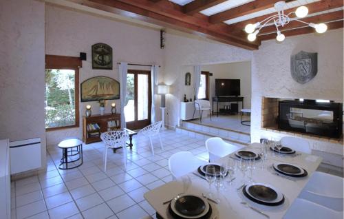 Meyzieu Nord Ouest House | Awesome Home In Meyzieu