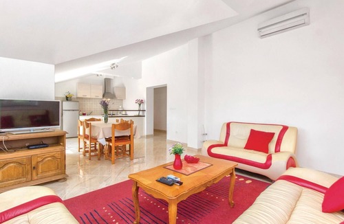 Bristane House | Awesome home in Miljevci