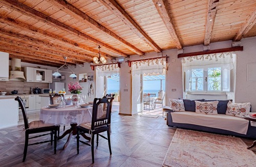 Stankovici House | Awesome home in Mokalo