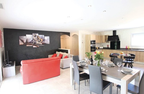 Monteux House | Awesome home in Monteux