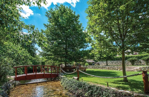 Mravince House | Awesome home in Mravince