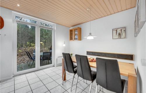 Houstrup House | Awesome Home In Nørre Nebel With Wifi