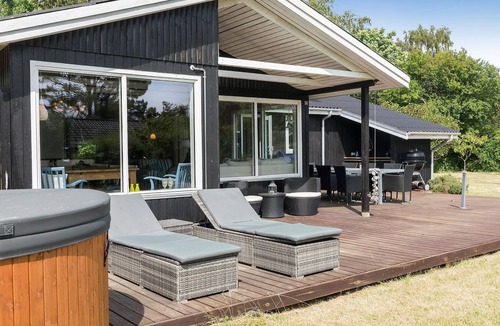 Næsby Strand House | Awesome home in Nakskov with kitchen