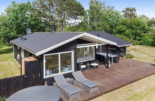 Næsby Strand House | Awesome home in Nakskov with kitchen