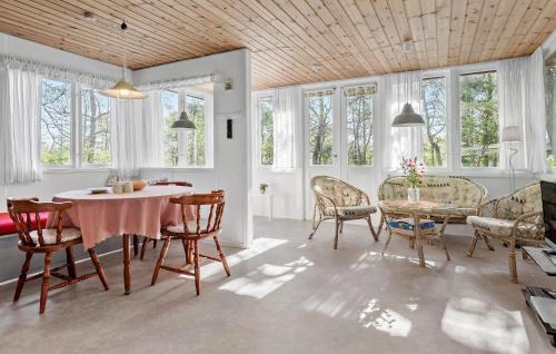 Balka Strand House | Awesome Home In Nexø With Wifi