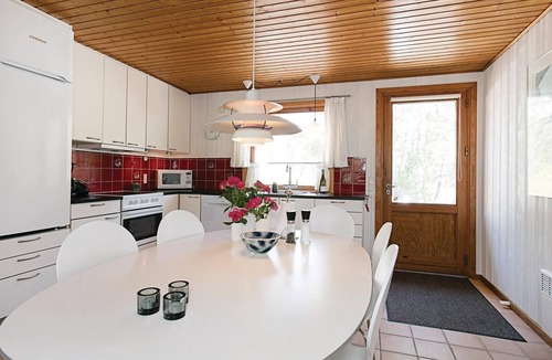 Spidsegard House | Awesome home in Nexø with kitchen