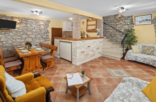 Nova Vas House | Awesome home in Nova Vas