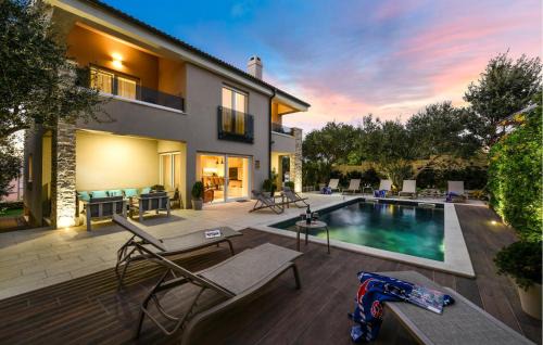 Zrce House | Awesome Home In Novalja