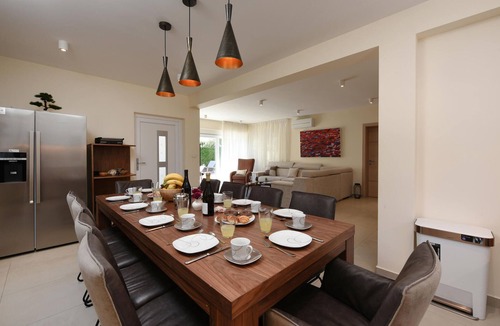 Zrce House | Awesome home in Novalja