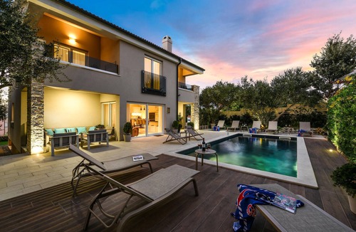 Zrce House | Awesome home in Novalja