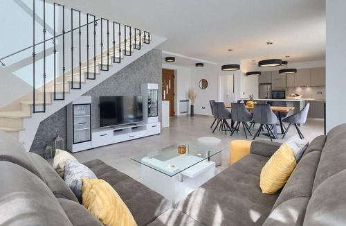 Tar House | Awesome home in Novigrad