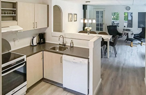 Jegum House | Awesome home in Oksbøl with kitchen
