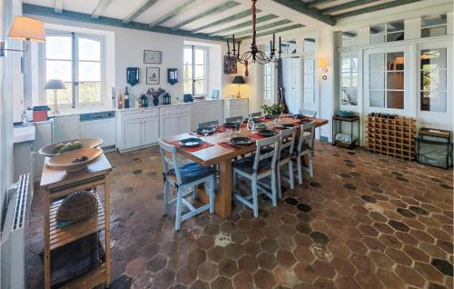 Ouveillan House | Awesome Home In Ouveillan