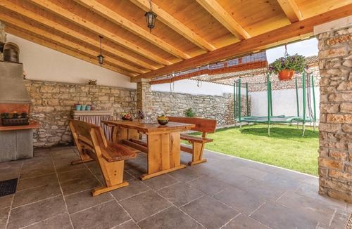 Mali Vareski House | Awesome home in Peruski with WiFi