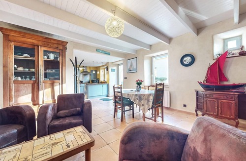 Loguivy House | Awesome home in Ploubazlanec