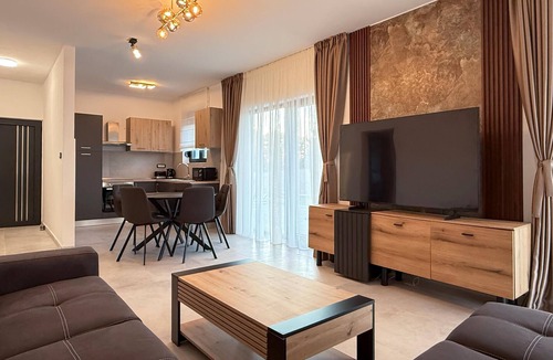 Benkovac House | Awesome home in Polaca