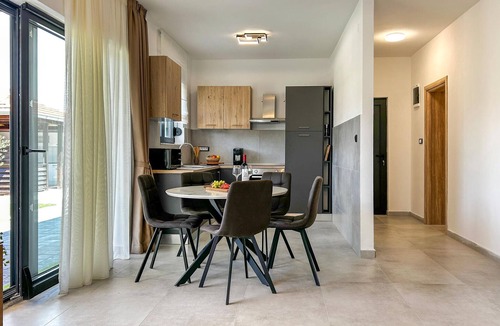 Benkovac House | Awesome home in Polaca