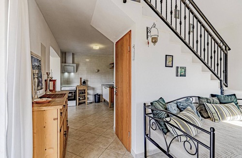 Jelsa House | Awesome home in Poljica