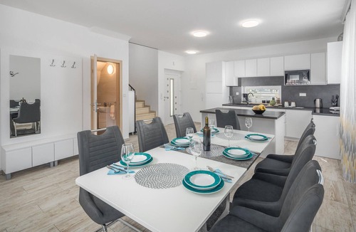 Gulici House | Awesome home in Porec