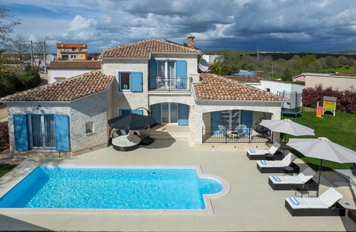 Tar House | Awesome home in Porec