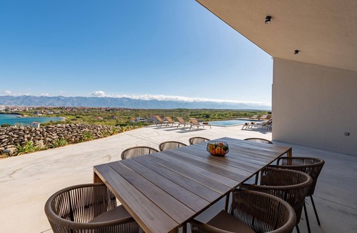 Povljana House | Awesome home in Povljana with private swimming pool, can be inside or outside
