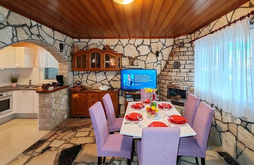 Privlaka House | Awesome home in Privlaka with WiFi