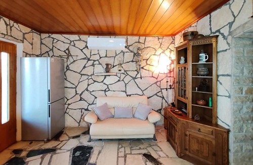 Privlaka House | Awesome home in Privlaka with WiFi