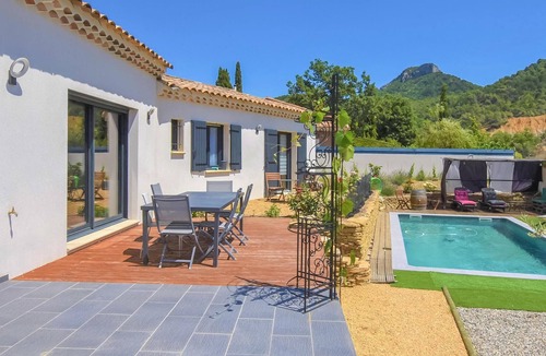 Propiac House | Awesome home in Propiac with WiFi