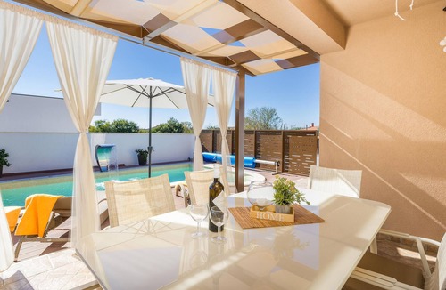 Skatari House | Awesome home in Pula with sauna