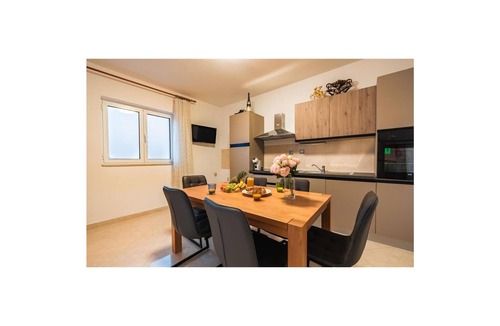 Rtina House | Awesome home in Razanac