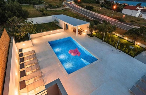 Rtina House | Awesome home in Razanac
