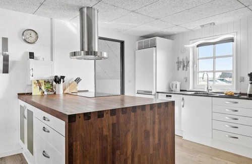 Nørre Lyngvig House | Awesome home in Ringkøbing with sauna