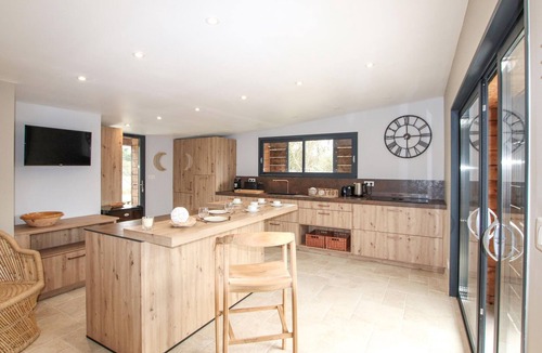 Rognonas House | Awesome home in Rognonas with WiFi