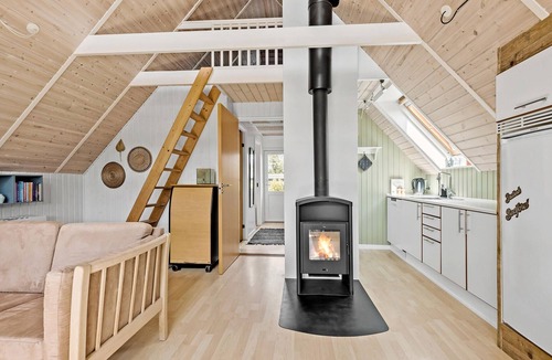 Ronde House | Awesome home in Rønde with WiFi