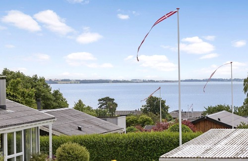 Ronde House | Awesome home in Rønde with WiFi