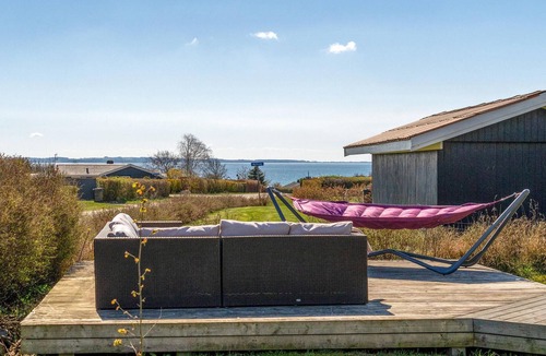 Ronde House | Awesome home in Rønde with WiFi