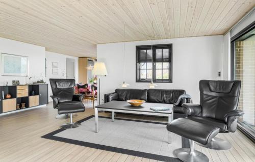 Roslev House | Awesome Home In Roslev With Kitchen