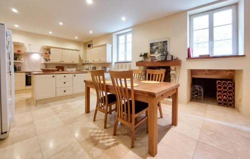 Saint-Simon House | Awesome Home In Saint-Simon With Wifi