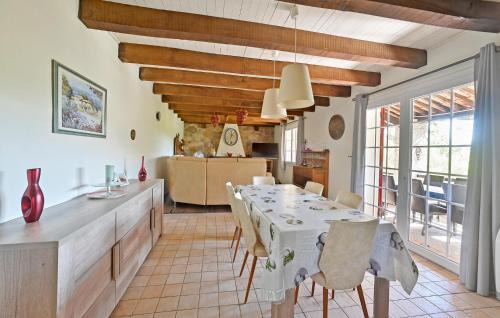 Saint-Jean-de-Maruejols-et-Avejan House | Awesome Home In Saint-Jean-De-Maruéjol