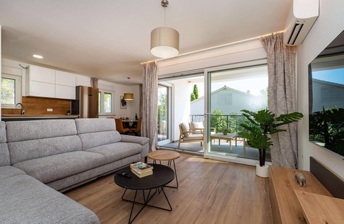 Seline House | Awesome home in Seline with WiFi