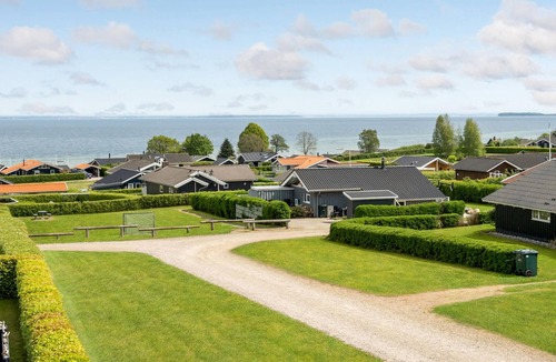 Grønninghoved Strand House | Awesome home in Sjølund with sauna