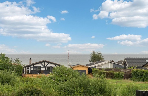 Grønninghoved Strand House | Awesome home in Sjølund with sauna