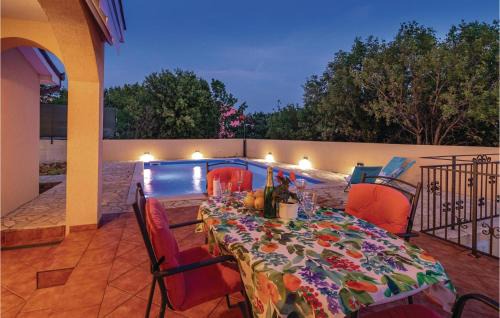 Smrika House | Awesome Home In Smrika