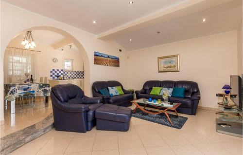Smrika House | Awesome Home In Smrika
